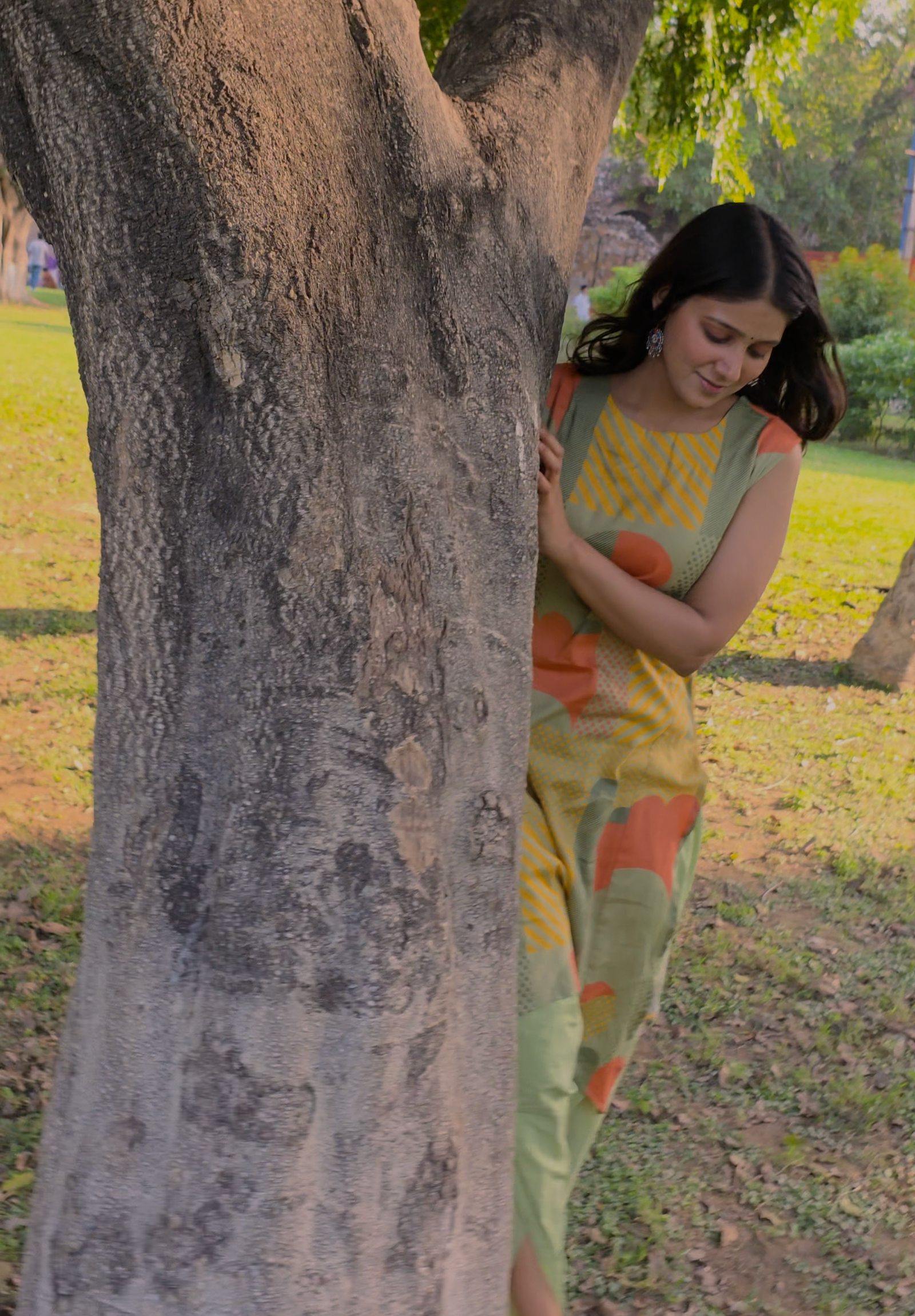 Sleeveless Jam Cotton Kurta designed in a modern C-style - Image 3